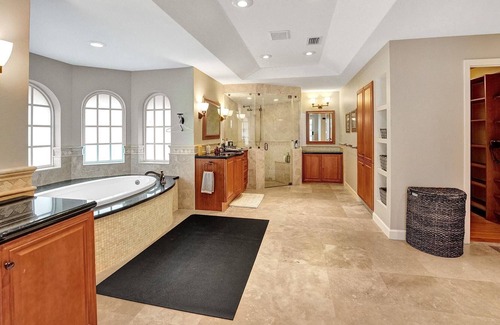 Survey Creek House | Estate, Clay Tennis Court, Pool, & In-Home Theatre