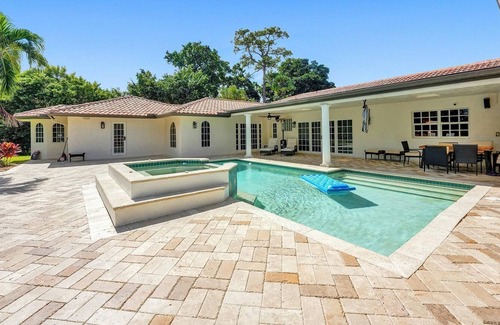 Survey Creek House | Estate, Clay Tennis Court, Pool, & In-Home Theatre