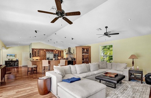 Survey Creek House | Estate, Clay Tennis Court, Pool, & In-Home Theatre