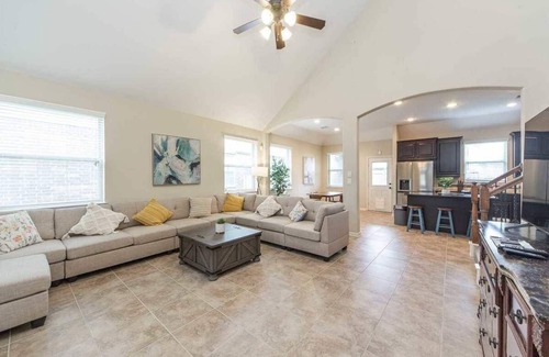 Katy House | Estate on Tea Tree Dr
