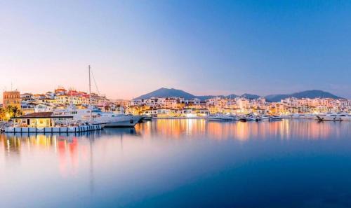 Estepona House | Estepona - Sleeps 8 - Pool - Pet Friendly - Garden