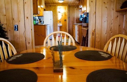 Estes Park Cottage | Estes Park Pinecone Cottage: with 1.8 Acres and Spectacular Mountain Views