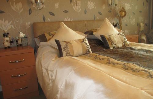 Talsarnau House | Estuary Lodge Motel B&B
