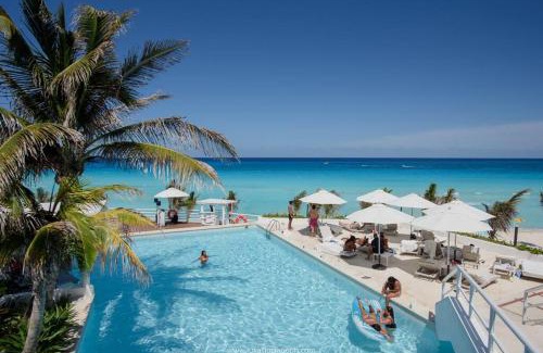Zona Hotelera Apartment | Estudio a pie de playa, increibles vistas, amanecer, atardecer, balcon, gym, jacuzi, 1807
