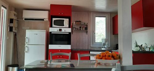 Le Porge Ski Chalet | Et pourquoi pas des vacances naturistes à la Jenny ?