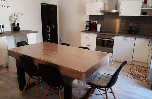 Bourg-Saint-Andeol House | Etage d'une agréable maison de ville