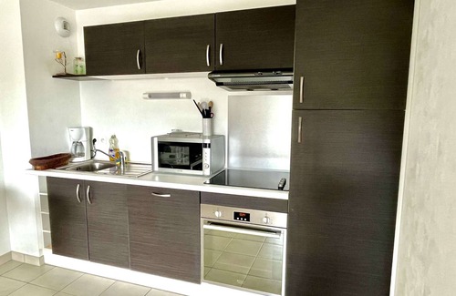 Etel Apartment | Étel - Modern 42 m² flat, near beach, south balcony, private parking, pets allowed