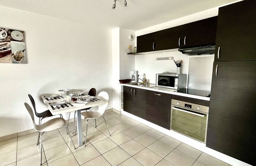 Etel Apartment | Étel - Modern 42 m² flat, near beach, south balcony, private parking, pets allowed