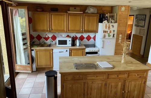 Mont-de-Lans Apartment | ETERLOU LES 2 ALPES 3600 : Apartment 162m² - 4 bedrooms 4 bathrooms/WC - 80m from the slopes