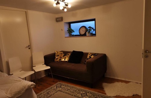 Marieberg Apartment | Ett rums lägenhet med egen ingång, parkering