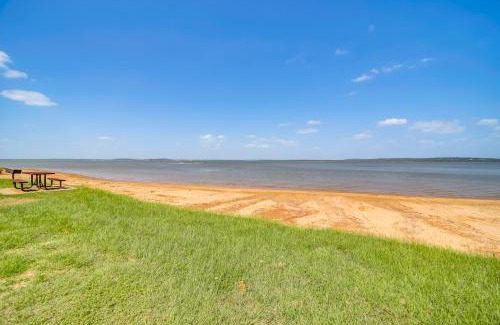 Eufaula House | Eufaula Vacation Rental Walk to Lakeside Beaches!