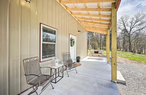 Berryville House | Eureka Springs Area Home with Porch, Grill!