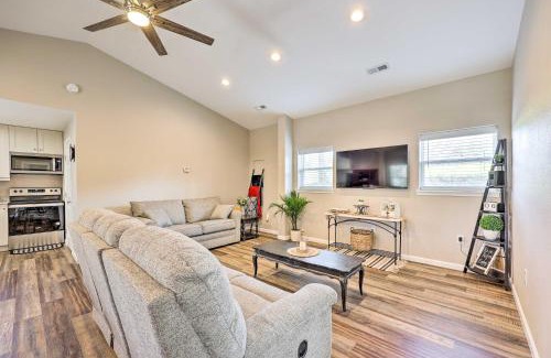 Berryville House | Eureka Springs Area Home with Porch, Grill!