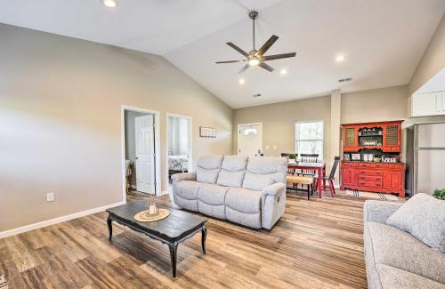 Berryville House | Eureka Springs Area Home with Porch, Grill!