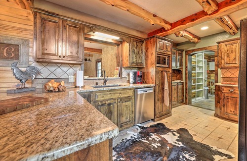 Berryville Cabin | Eureka Springs Area Cabin w/Deck + 7 Acres!