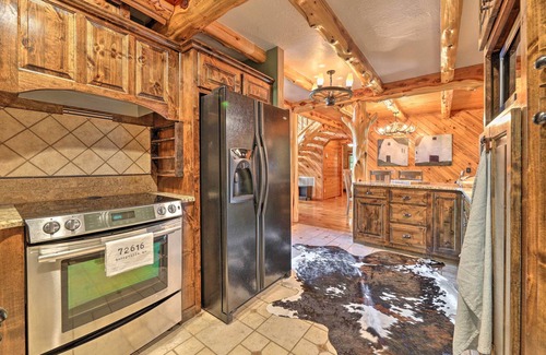 Berryville Cabin | Eureka Springs Area Cabin w/Deck + 7 Acres!
