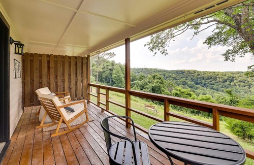 Eureka Springs Apartment | Eureka Springs Cabin Rental about 5 Mi to Beaver Lake!
