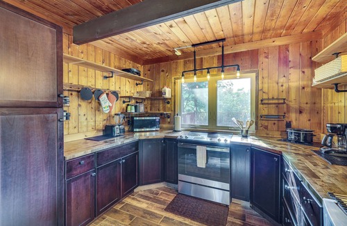 Eureka Springs Cabin | Eureka Springs Rental Cabin 8 Mi to Downtown!