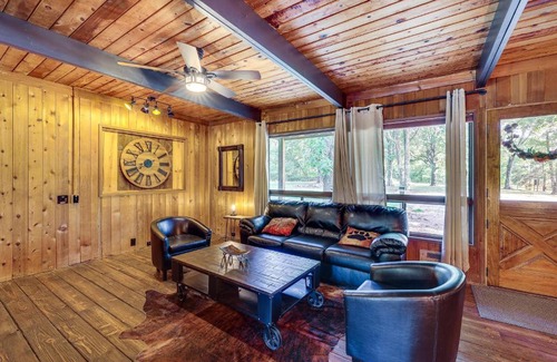 Eureka Springs House | Eureka Springs Rental Cabin 8 Mi to Downtown!