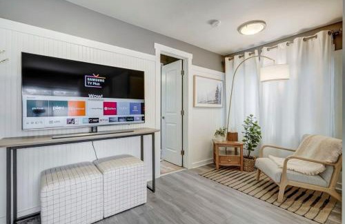 Central Colorado Springs House | Euro Cottage - Downtown Convenience BBQ Fire Pit