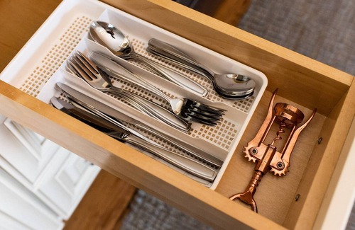 Staunton Apartment | Euro-Inspired/Dwntn/Full Kitchen/Walkable