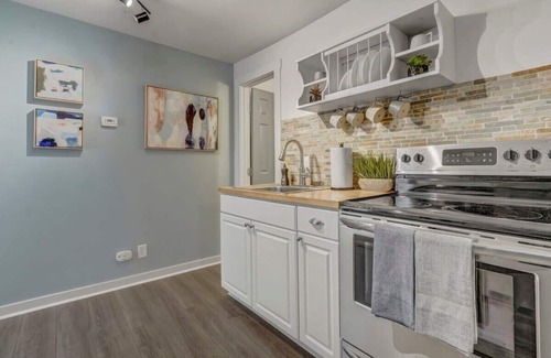 Central Colorado Springs House | Euro Villa! Walkable Location w/Scenic Views