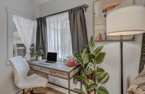 Central Colorado Springs House | Euro Villa - Walkable Location Scenic Views