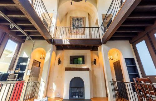 Cannonborough Elliotborough Apartment | European Influences in the Heart of Charleston