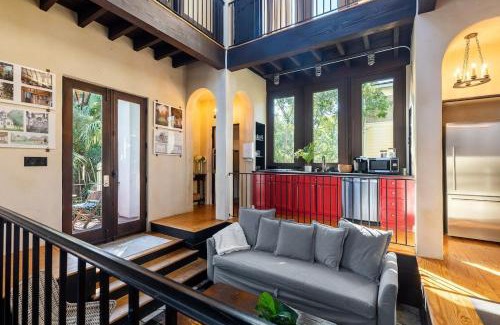 Cannonborough Elliotborough Apartment | European Influences in the Heart of Charleston