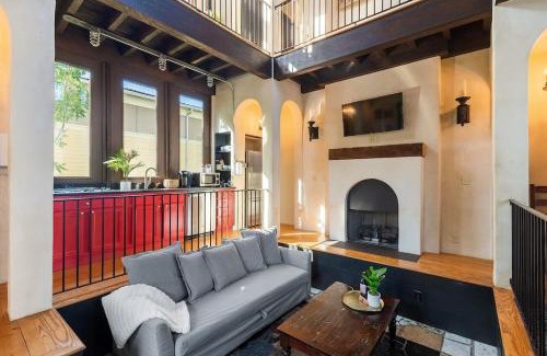 Cannonborough Elliotborough Apartment | European Influences in the Heart of Charleston
