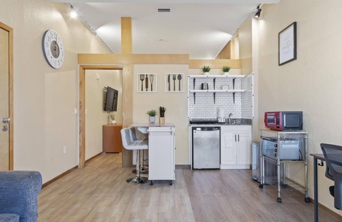 Palm Coast Condo | European Village King Suite Retreat: Unwind, Explore, Beach, Work!