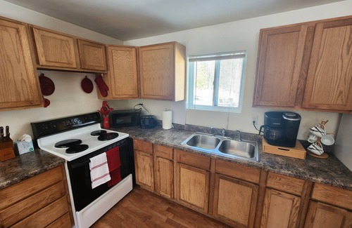 Houghton Apartment | EV Ready Keweenaw 1BR Near MTU – Great Basecamp for Exploring & Hiking