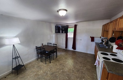 Houghton Apartment | EV Ready Keweenaw Basecamp Near MTU – Affordable & Fully Equipped