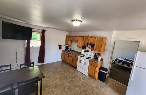 Houghton Apartment | EV Ready Keweenaw Basecamp Near MTU – Affordable & Fully Equipped