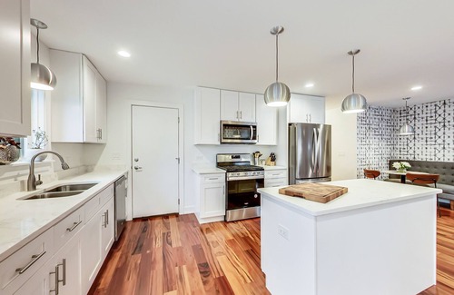 Evanston House | EVANSTON whole building, 2 units combined sleeps 12, 5 bed 5 bath