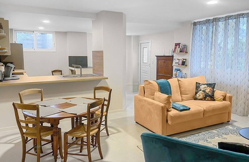 Bretigny-sur-Orge House | Evasion d'Affaire, très Chic! Near Paris, Parking