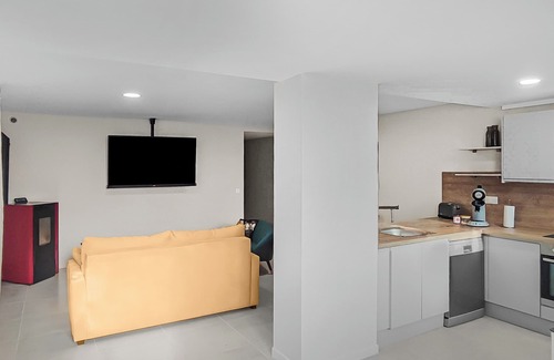 Bretigny-sur-Orge House | Evasion d'Affaire, très Chic! Near Paris, Parking