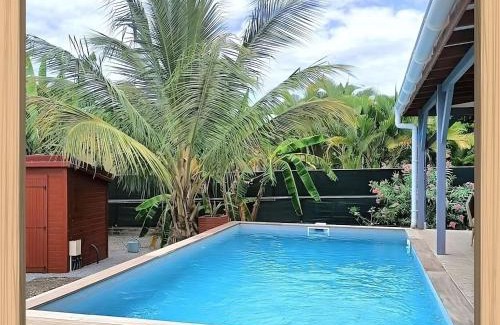 Saint-Louis Villa | Evasion tropicale villa créole avec piscine et bungalow