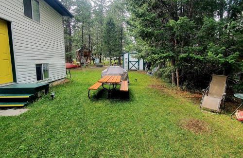 East Kootenay Apartment | EVCharger, Free Parking, Ski, Golf, BBQ, Awesomeness