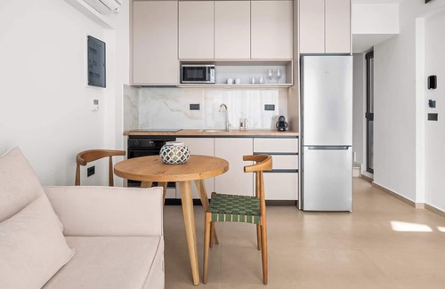 Koutsouras Apartment | Evelmare Beachfront Upper Apartment