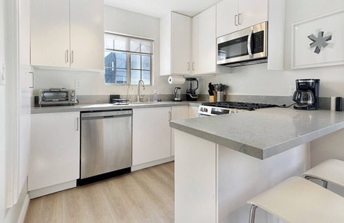 Los Angeles Apartment | Evening Glow Modern Culver City Apartment
