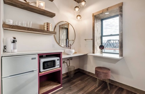 Prescott Hotel | Event-Approved | Sleeps 14 | 6 Private Suites w/Bathrooms
