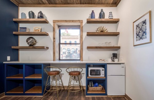 Prescott Hotel | Event-Approved | Sleeps 14 | 6 Private Suites w/Bathrooms