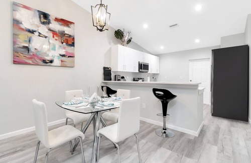 South Gulf Cove Villa | "Everglade Kiss" 3bedroom 2bath 65in tv, BBQ, 16 jets hot tub, playground