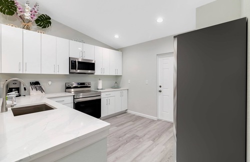 South Gulf Cove Villa | "Everglade Kiss" 3bedroom 2bath 65in tv, BBQ, 16 jets hot tub, playground