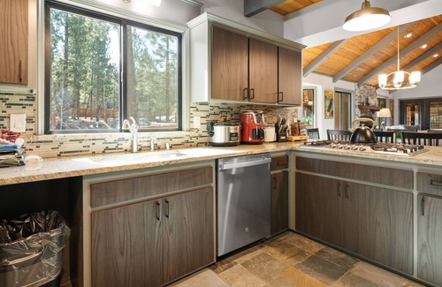 Evergreen Estates Cabin | Evergreen - 3 En-Suite Bedrooms, Luxury, Hot Tub, Game Room