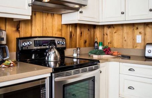 Bowen Island House | Evergreen Cottage · Cheerful oceanview cottage with a fantastic patio