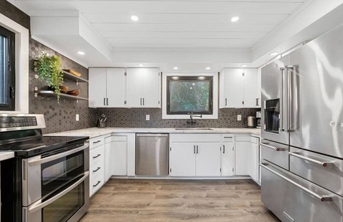 Collingwood House | Evergreen Escape - 3 Acres, 2 Houses, 16 People
