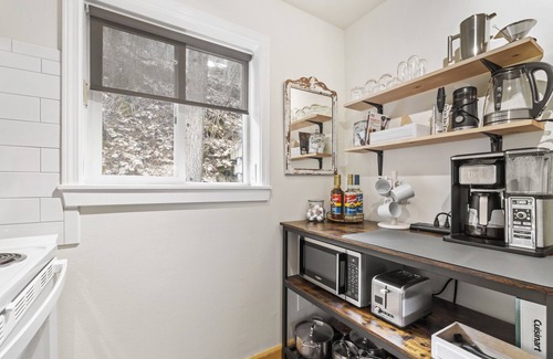 Wallace House | Evergreen Escape in Historic Wallace