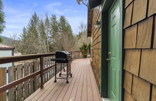 Wallace House | Evergreen Escape in Historic Wallace
